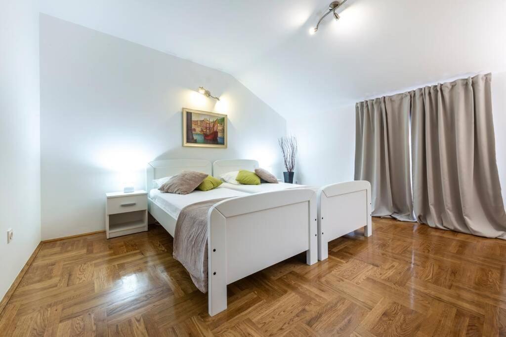Vila Vergatum-Privacy,Gym,Billiards,Table Tennis Donji Brgat Extérieur photo
