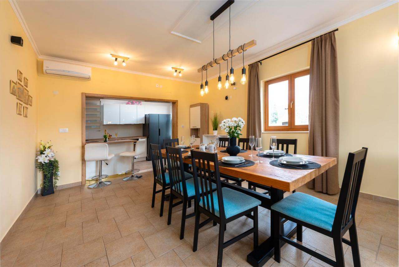 Vila Vergatum-Privacy,Gym,Billiards,Table Tennis Donji Brgat Extérieur photo