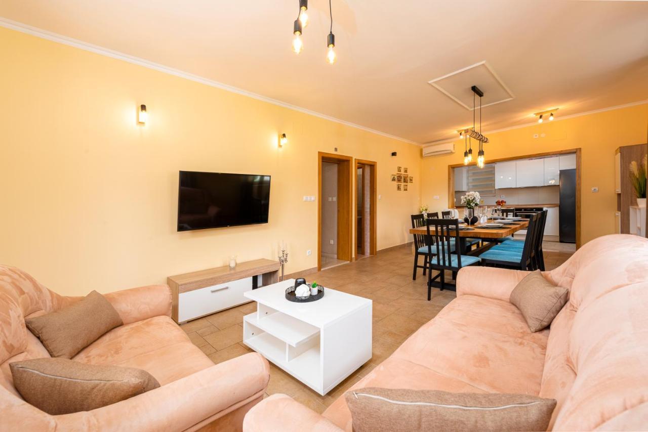 Vila Vergatum-Privacy,Gym,Billiards,Table Tennis Donji Brgat Extérieur photo